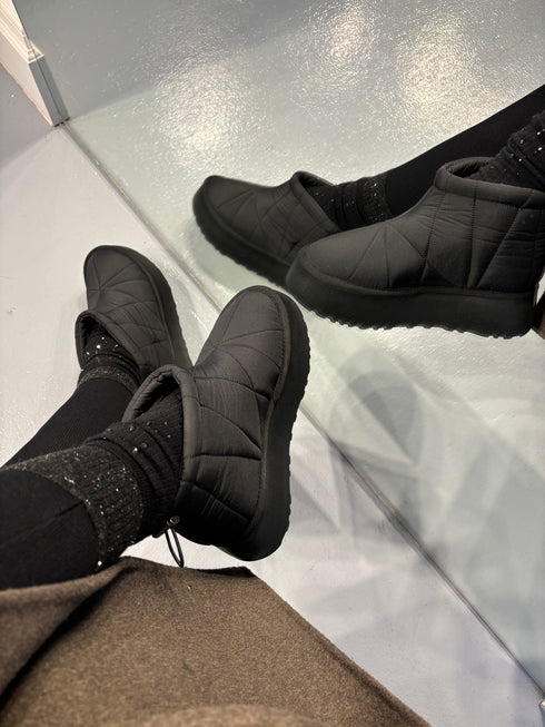 AXEL MINI SİYAH BOT 🖤